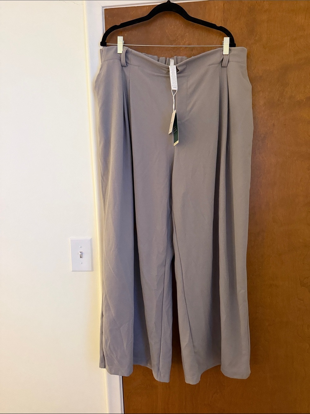 HALARA Wide-Leg Pleated Dress Pants in Light Gray